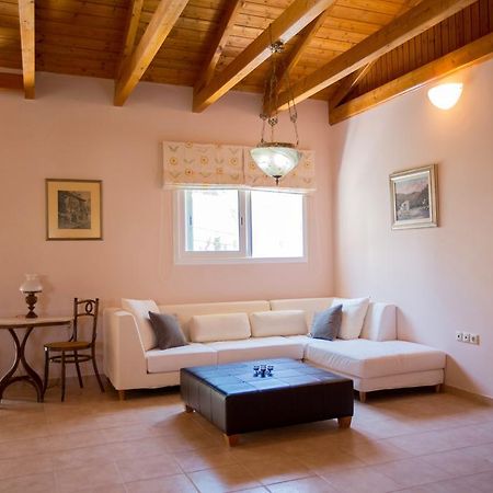 Loft Near The Beach لوتراكي المظهر الخارجي الصورة